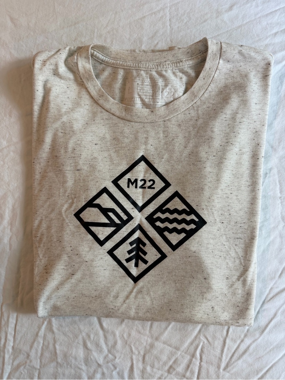 Men’s Large M22 Graphic Crew Neck Tee - Light Cream